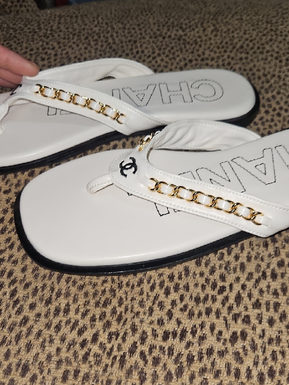 CHANEL White Thong Sandals with Gold Chain Detail - Picture 5 of 11